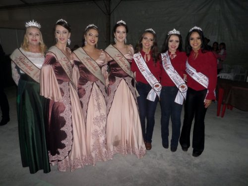 Rainha e princesas da Mostra recebem rainha e princesas da Festa do Churrasco B. Retiro