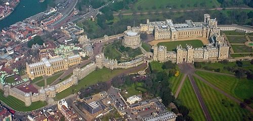 Windsor_Castle_from_the_Air_wideangle