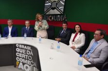 UM DIA INESQUECÍVEL NA CARREIRA: Vereadora passa presidência da Câmara ao vice e assume como prefeita